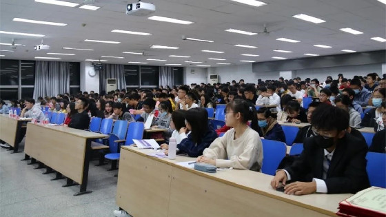 走好大学第一步封面.jpg